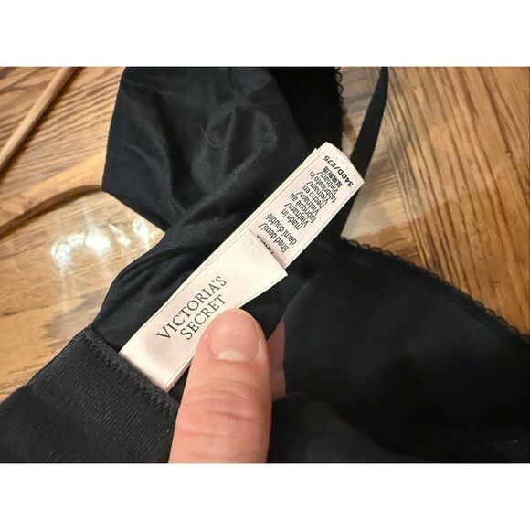 Victoria's Secret Black Padded Underwire Lined Demi Bra Size 34DD - Picture 3 of 4